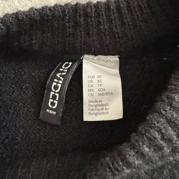 H&M Divided Essential Black Sweater - Picture 6 of 6